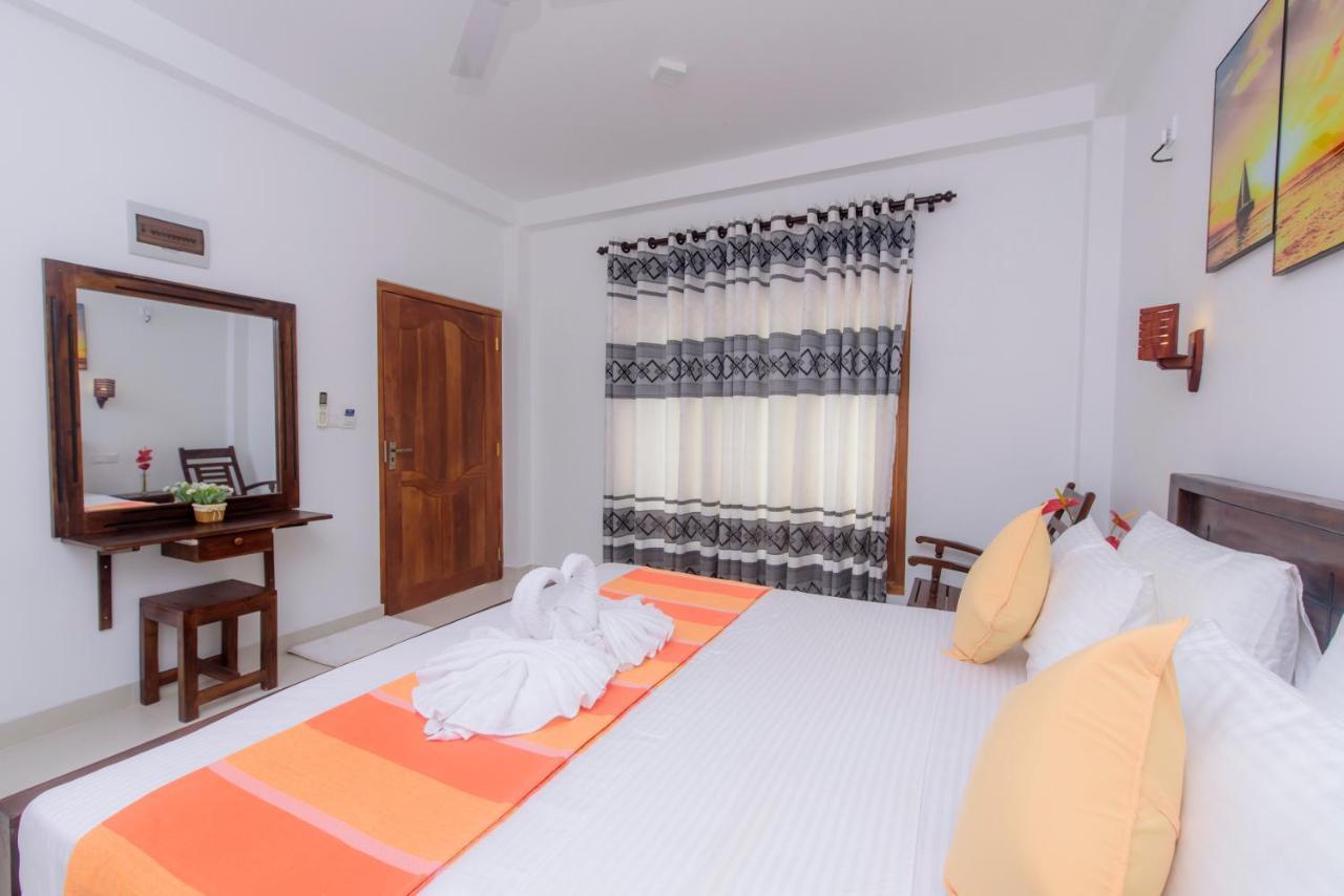 Scenery River Star Hotel ฮิกคาดูวา ภายนอก รูปภาพ