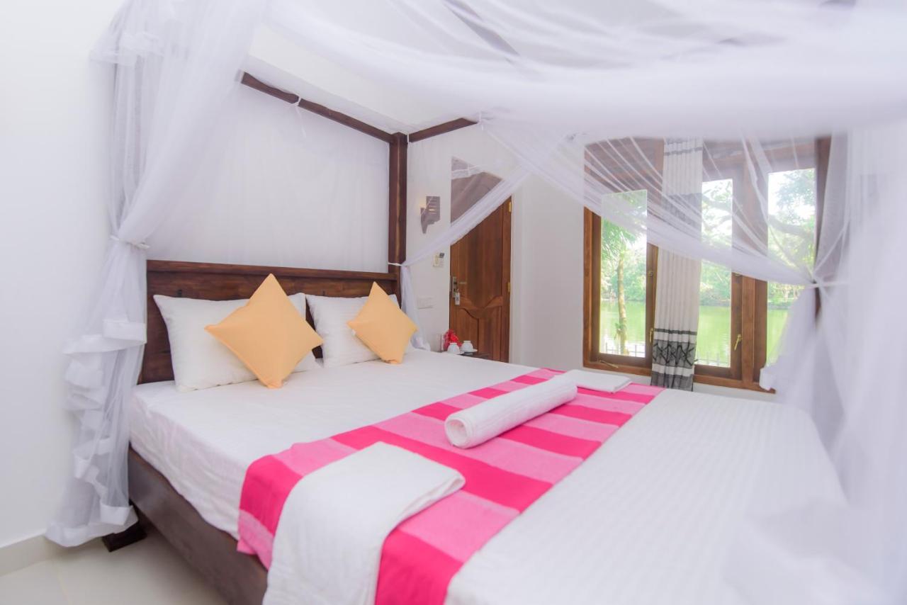 Scenery River Star Hotel ฮิกคาดูวา ภายนอก รูปภาพ