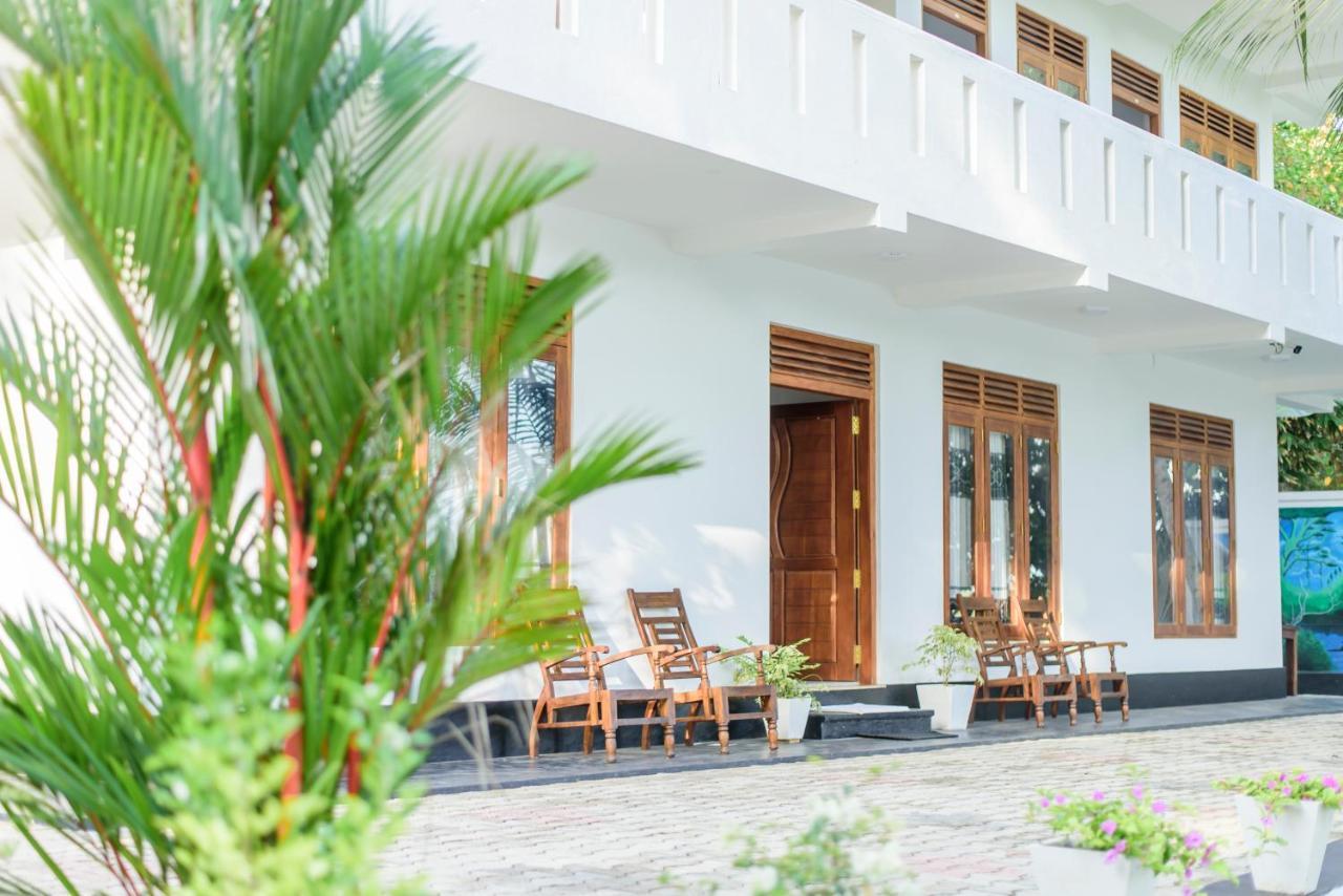 Scenery River Star Hotel ฮิกคาดูวา ภายนอก รูปภาพ