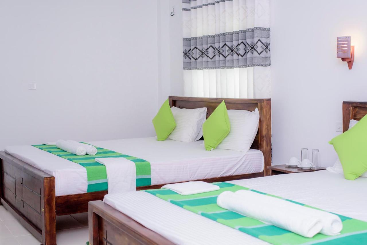 Scenery River Star Hotel ฮิกคาดูวา ภายนอก รูปภาพ