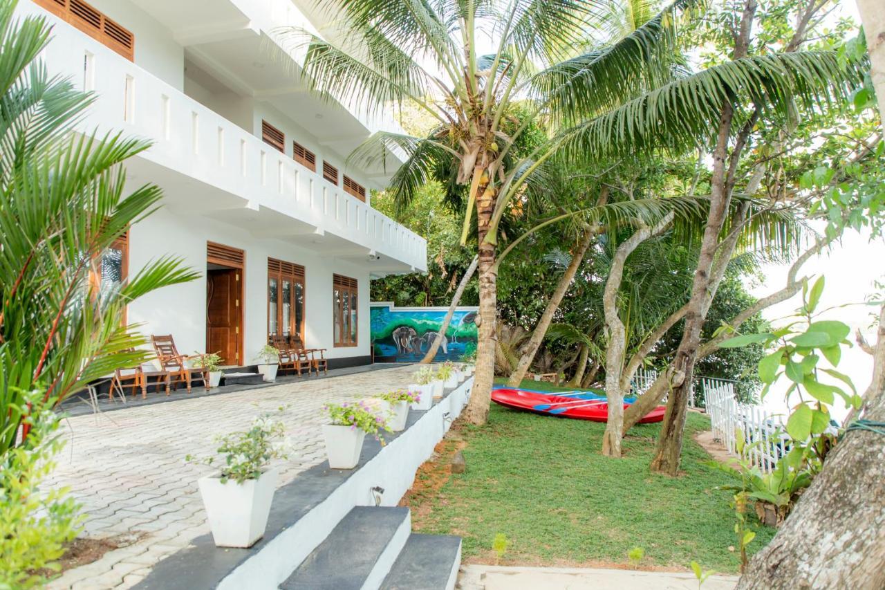 Scenery River Star Hotel ฮิกคาดูวา ภายนอก รูปภาพ