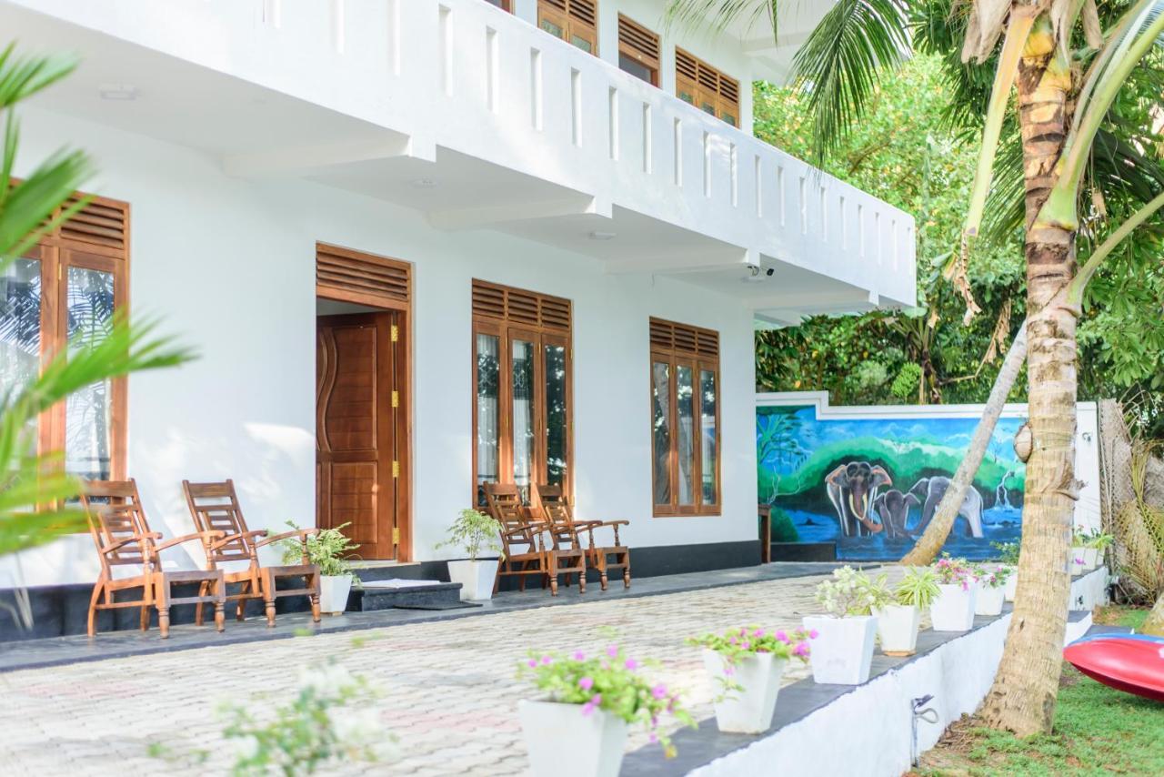 Scenery River Star Hotel ฮิกคาดูวา ภายนอก รูปภาพ