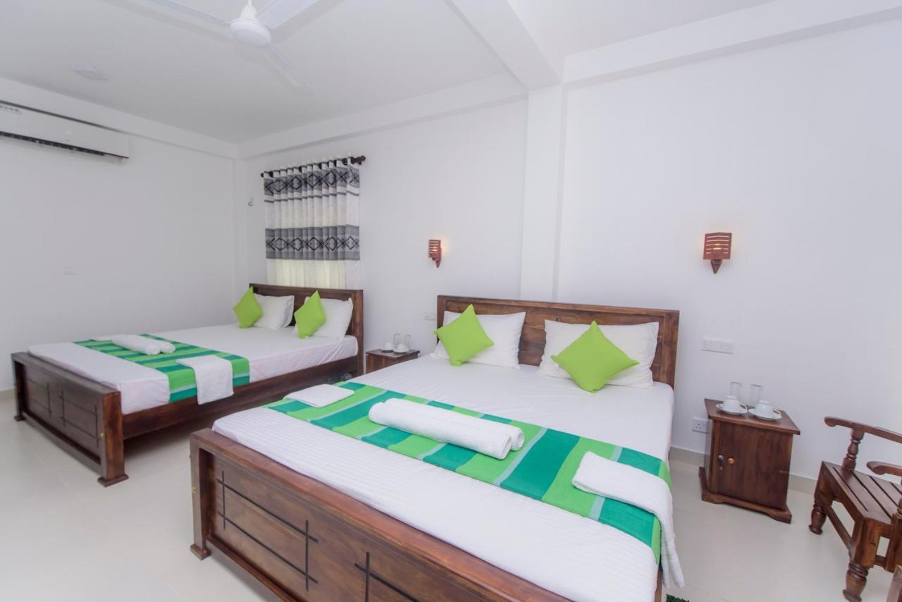 Scenery River Star Hotel ฮิกคาดูวา ภายนอก รูปภาพ